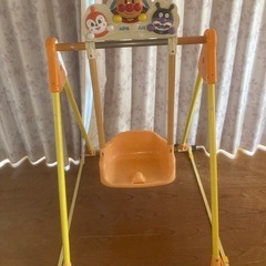 アンパンマンジャングルジムとブランコの画像
