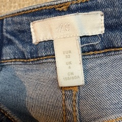 H&M 　ダメージ短パン　サイズ155の画像