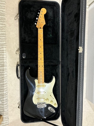 Fender Squier Stratocaster エレキギター + ハードケース 