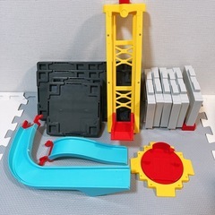 トミカ ディズニー カーズ アクションコース 組みかえ! レーシングピットの画像