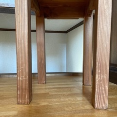ハート型背もたれ木製チェアの画像