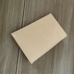 限定非売品【新品】YSL(イヴサンローランボーテ)エナメルポーチの画像