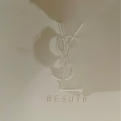 限定非売品【新品】YSL(イヴサンローランボーテ)エナメルポーチの画像
