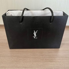 限定非売品【新品】YSL(イヴサンローランボーテ)エナメルポーチの画像
