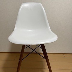 イームズチェアの画像