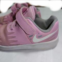 NIKEキッズシューズピンクの画像