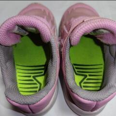 NIKEキッズシューズピンクの画像