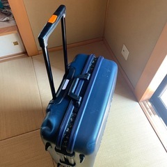 MICKEY MOUSE ミッキーマウス 特大 キャリーケース 紺
の画像