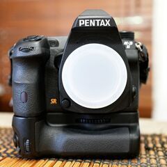 【美品・手渡し】PENTAX K-3 II バッテリーグリップ＆高倍率ズームレンズセット　バッテリー3個付き　元箱ありの画像