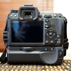 【美品・手渡し】PENTAX K-3 II バッテリーグリップ＆高倍率ズームレンズセット　バッテリー3個付き　元箱ありの画像