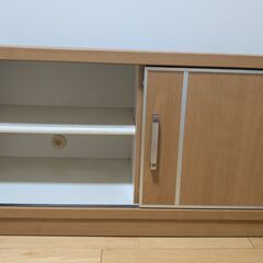 Table with storeage spaceの画像