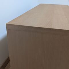Table with storeage spaceの画像