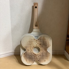 四つ穴フライパンの画像