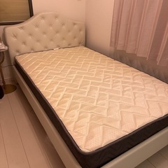 セミダブルベッドの画像