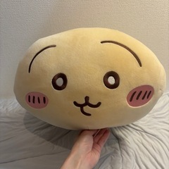 ちいかわ マシュマロみたいな寝そべり抱きぬいぐるみ　うさぎの画像