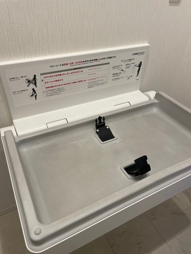 TOTOオムツ交換台　１０万円超の品