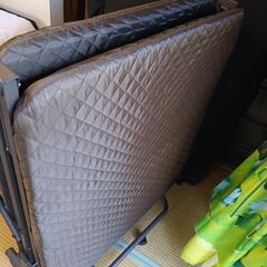 折り畳みベッドの画像