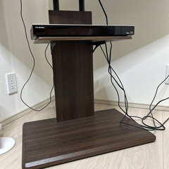 テレビ　と　テレビ台の画像