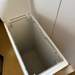 ゴミ箱の画像