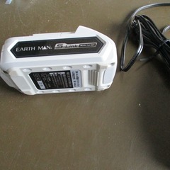  高儀(Takagi)14.4V 充電器とバッテリーパックの画像