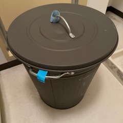 IKEA　KNODD クノッド　ふた付きゴミ箱　の画像