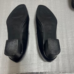 黒パンプスの画像