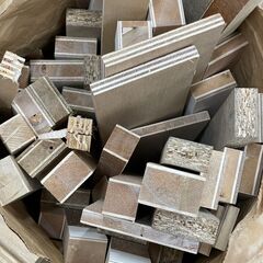 薪　キャンプ・ストーブなどに　木工屋から出る薪　カット加工済み　引き取りのみ　シーズン到来バーベキューのお供に7.8.19の画像