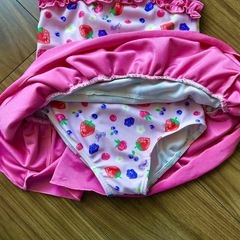 110cmワンピース水着 いちご柄の画像