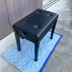 ピアノ椅子の画像