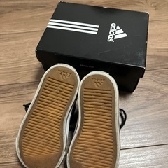 adidas ハイカットスニーカー　14cmの画像