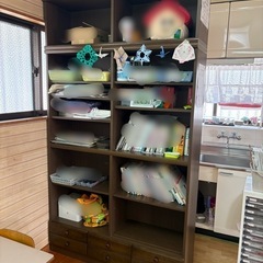 上下分割式 引き出し付き 大型本棚の画像