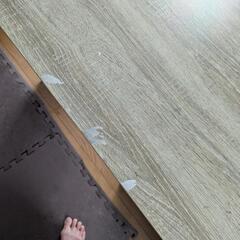 テーブルと椅子のセットの画像