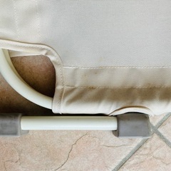 オシャレなベージュ色ゲート 軽量アイアンフレームで 厚地生地は取外し&洗濯可能の画像