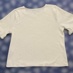 ４Ｌサイズ　ビーズ付き フリル袖 トップスの画像