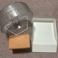 小動物グッズ　早い者勝ち　ゲージ　爪とぎトンネル　ヒーター　トイレサンド　バスサンド　サイレントホイール　ハリネズミスロープトイレ　ペット餌　の画像