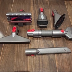 《お取引決まりました》付属品6点とスタンド付き！Dyson V10、v10、ダイソン、掃除機、クリーナーの画像