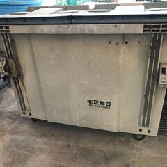 集合住宅で以前使用していた 大容量 業務用ゴミ箱。ゴミ収集車用チルトフック付き の画像