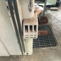 集合住宅で以前使用していた 大容量 業務用ゴミ箱。ゴミ収集車用チルトフック付き の画像