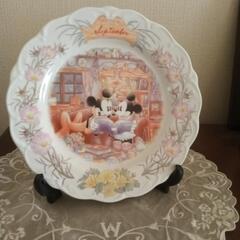 東京ディズニーランドで購入した飾り皿2枚セットの画像