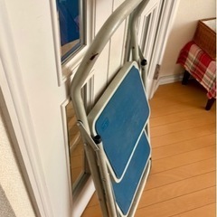 折りたたみ 階段式 ステップラダー 踏み台の画像