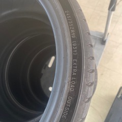 無料タイヤ　244/35ZR19【1022】の画像