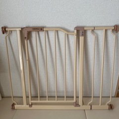 ベビーゲートと沐浴風呂のセットの画像