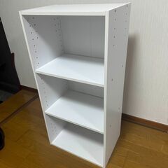 メーカー不明の白い本棚（幅小さめ）をお譲りしますの画像