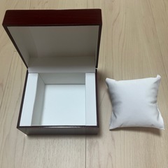 時計、アクセサリーボックスの画像