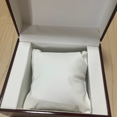 時計、アクセサリーボックスの画像
