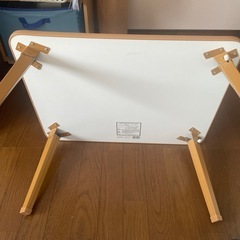 折りたたみテーブルの画像