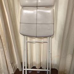 折りたたみイスの画像