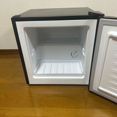 小さい黒冷蔵庫（アイリスオーヤマ、2023年製、状態良好、31L、幅47cm）の画像