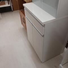 【ドリーム尾浜店】2枚扉食器棚　高橋木工所　WH　※キズ　スレあり　高さ(H)196cm× 幅(W)61cm× 奥行(D)51cmの画像