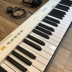 TORTE トルテ 電子キーボード 61鍵盤 日本語表記 300ボイス 軽量スリム設計 初心者向け TSDK-61/WHの画像